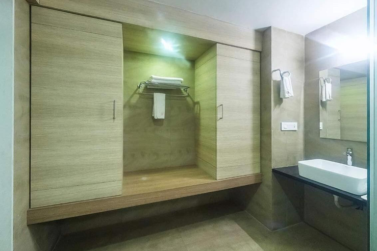 Bathroom 5, Hotel Rasika, Kolhapur