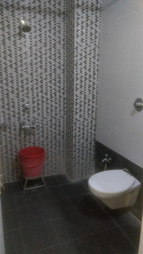Bathroom 4, Raj Mahal Hotel, Nagpur