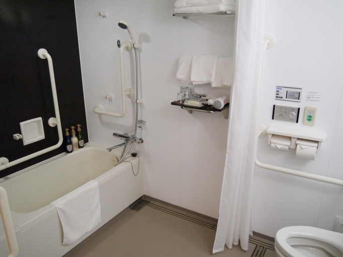 Bathroom 13