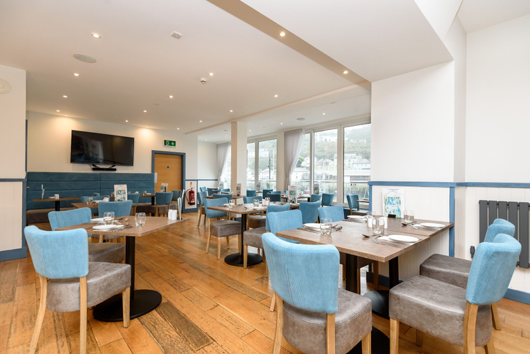 Food & Drinks 5, Portbyhan Hotel, Cornwall