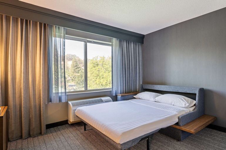 Bedroom 25