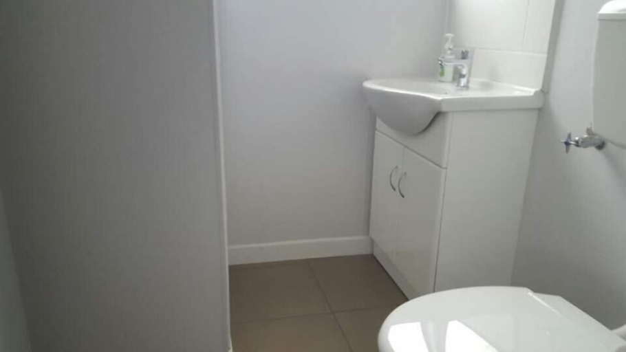 Bathroom, Kelly's Riverside Motel, Ruapehu