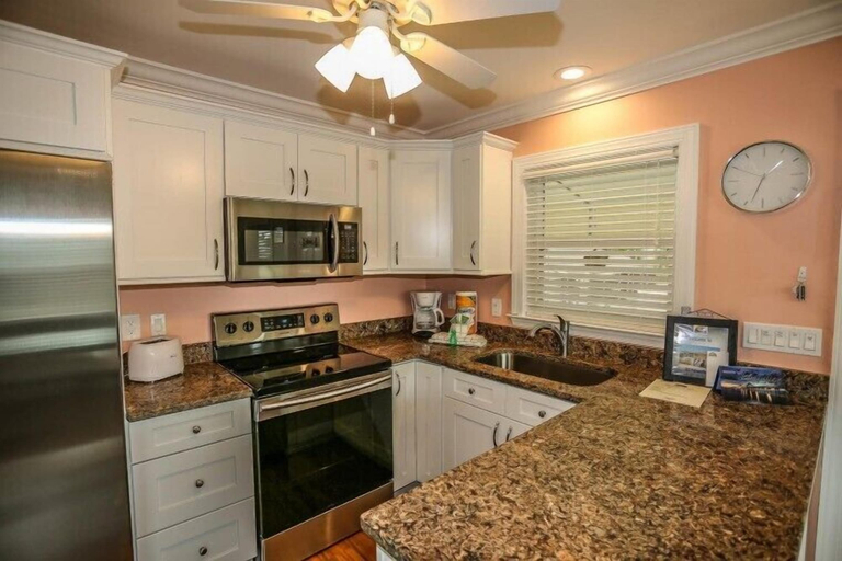 Others 5, 203 Fairweather Villa A, Lee