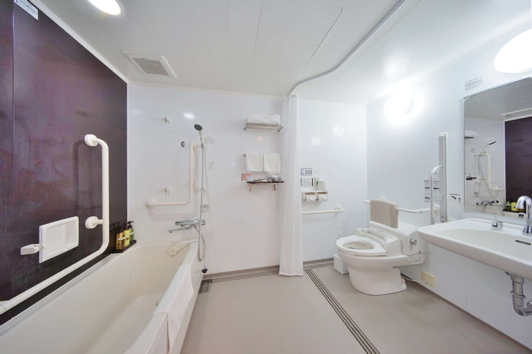 Bathroom 14