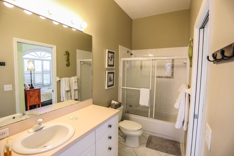 Bathroom 3, 26653 Hickory Blvd, Lee