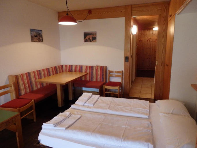 Bedroom 3, Aparthotel Maso Corto, Bolzano