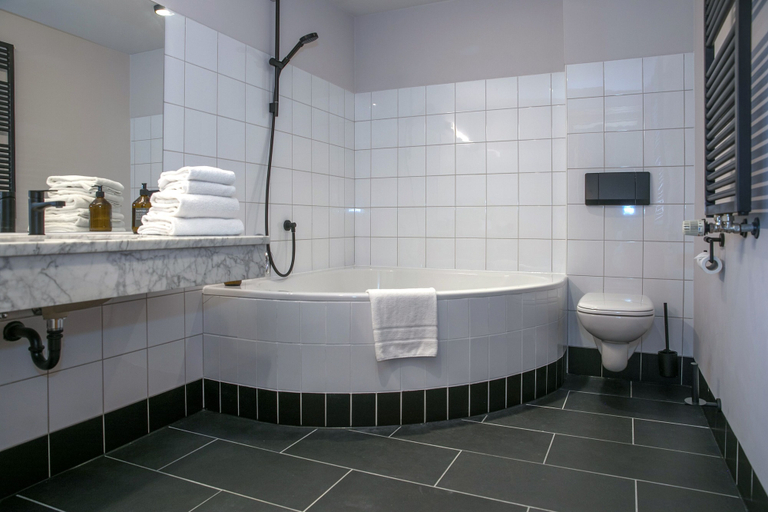 Bathroom 5, Berghotel Sonnenbichl, Miesbach