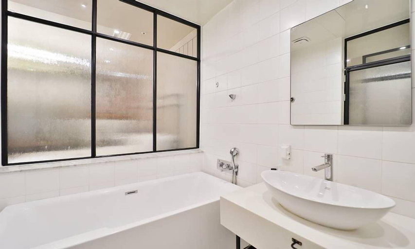 Bathroom 19