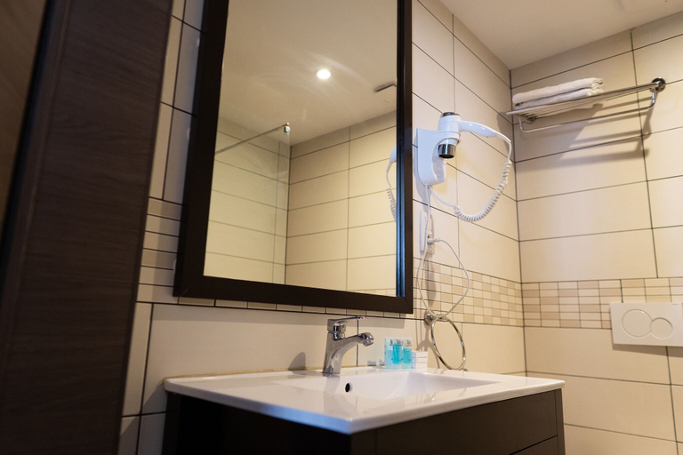 Bathroom 4, The Helmet Hotel, Bruxelles