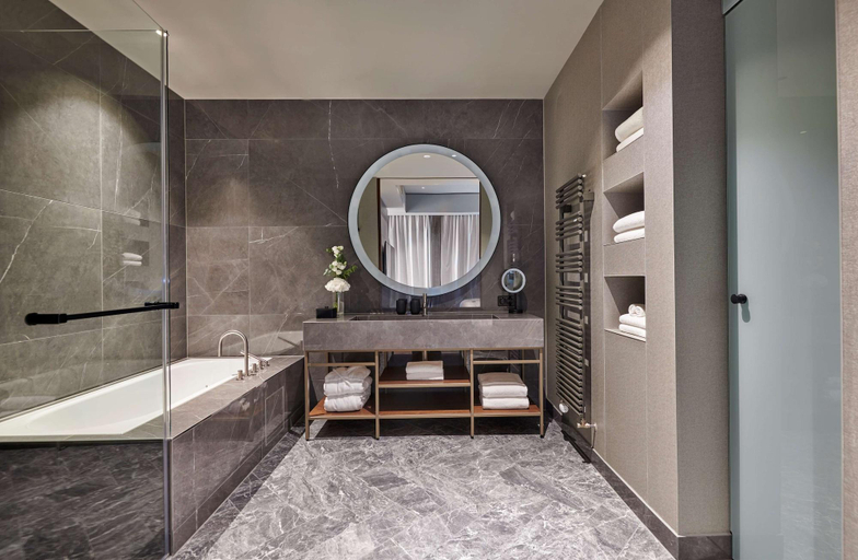 Bathroom 5, Hyatt Regency Zurich Airport The Circle, Bülach