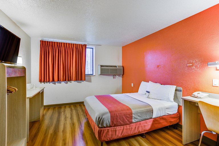 Bedroom 25
