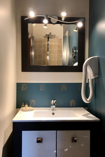 Bathroom 4, Champagne Andre Bergere & Suites, Marne