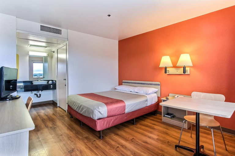 Bedroom 3, Motel 6-Salinas, CA - South - Monterey Area, Monterey