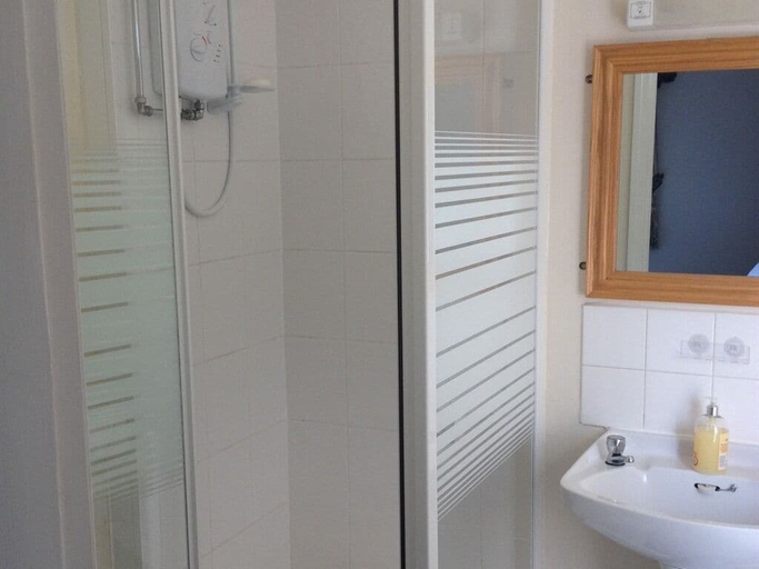 Bathroom 4, Miners Arms, Leeds