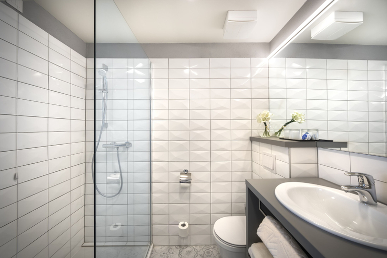 Bathroom 4, Hotel Lungomare, Opatija/Veprinac