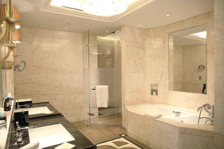 Bathroom 29