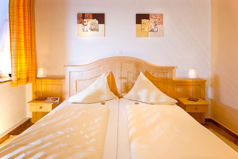 Bedroom 4, Der Tegernseer Hof, Miesbach