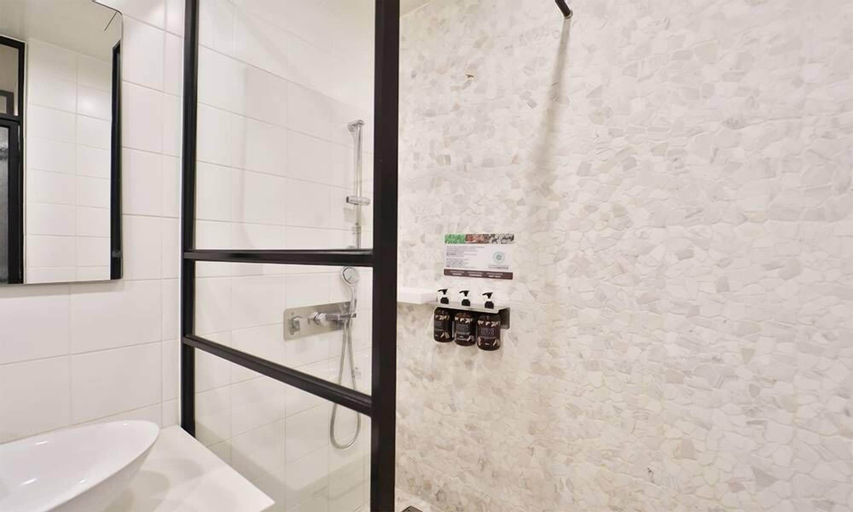 Bathroom 18