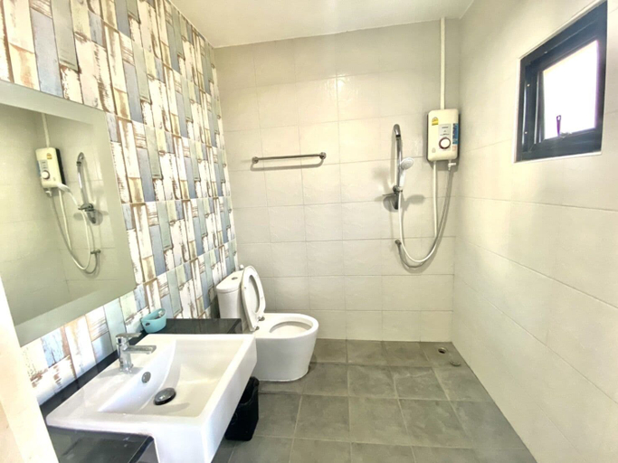 Bathroom 4, The Balcony at Chao Samran, Muang Phetchaburi