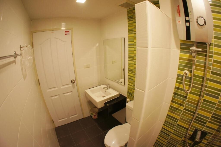 Bathroom 4, Kamon Thara, Muang Nakhon Pathom