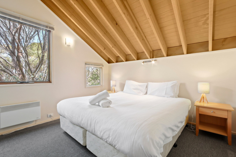 Bedroom 1, Pinot, Alpine - East