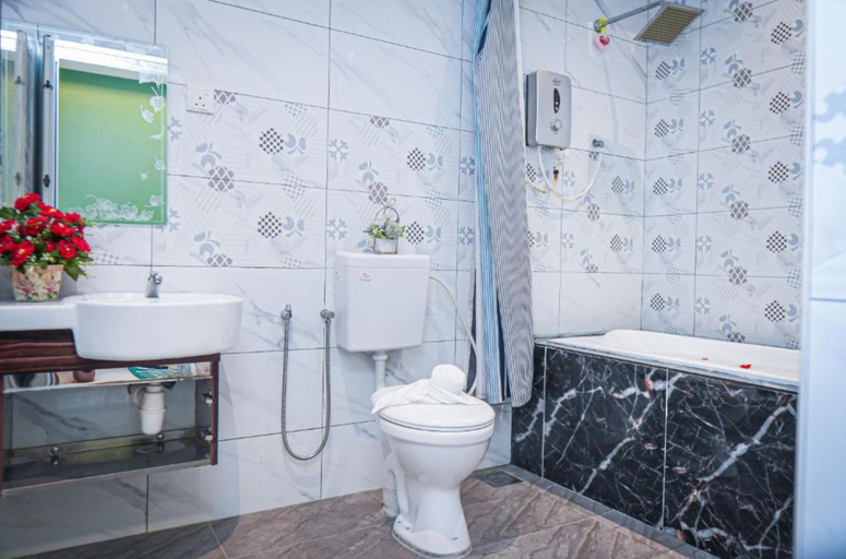 Bathroom 5, Ghazrin's Hotel Pengerang, Kota Tinggi