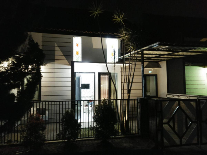 Exterior & Views 2, Villa Oma Sukari Syariah Batu, Malang