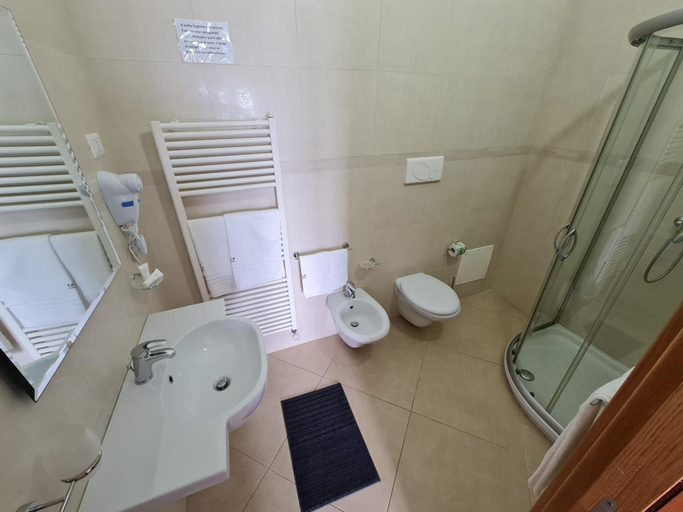 Bathroom 4, Hotel Il Vascello, Lecce