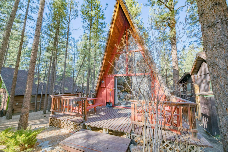 Exterior & Views 2, A-Frame of Mind, San Bernardino