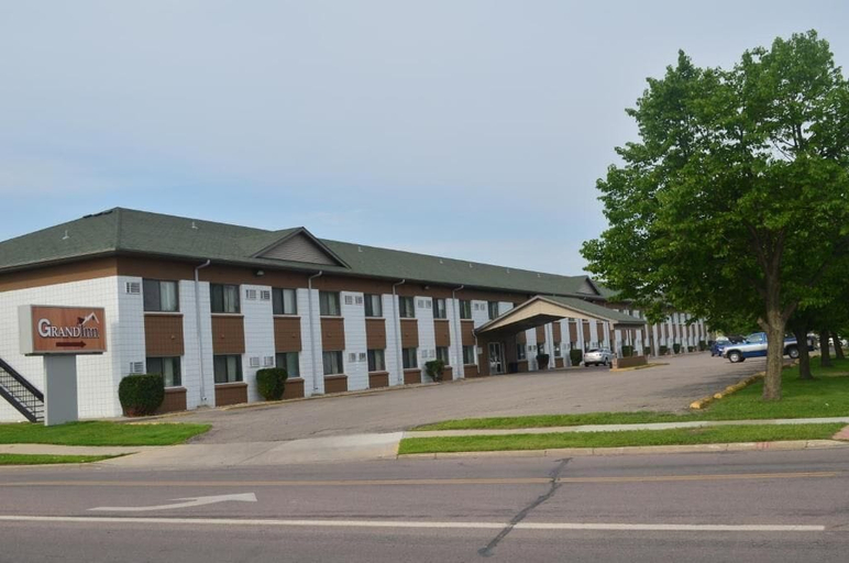 Exterior & Views, Grand Inn, Clay