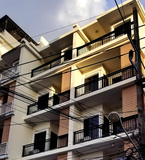 Exterior & Views 13