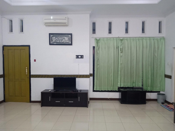 Public Area 3, Hotel Santana Syariah by ZUZU, Malang
