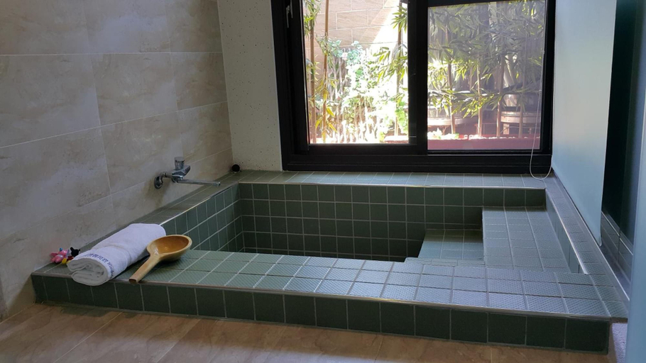 Bathroom 4, Wonderful Land, Yilan