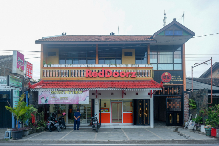 Exterior & Views 4, RedDoorz Syariah near Exit Toll Ngemplak Solo, Karanganyar