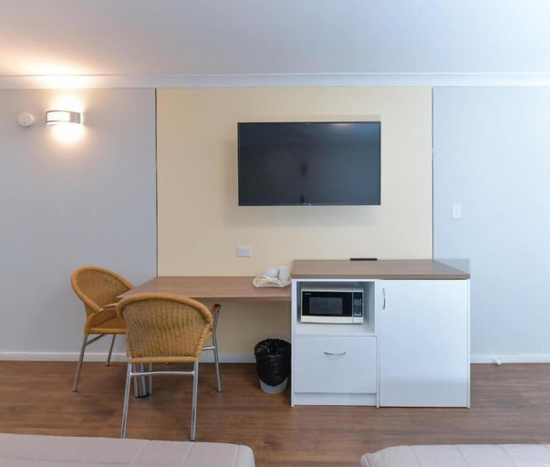 Others 5, Platinum Motel, Gosnells