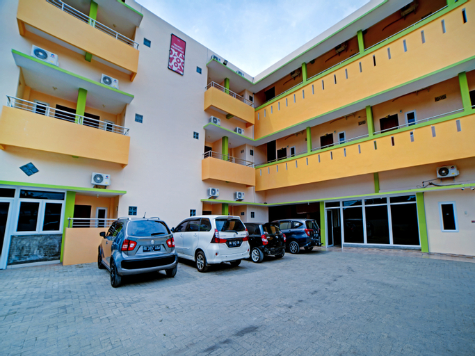 Exterior & Views 1, OYO 90500 Teratai Residence, Medan
