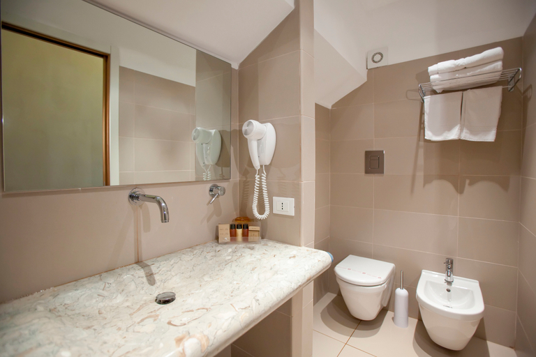 Bathroom 5, Residence La Gancia, Trapani