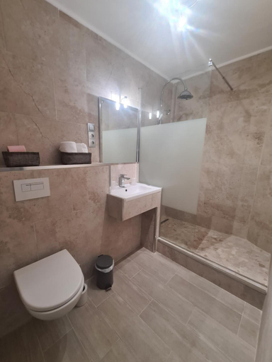 Bathroom 4, Best Western Hotel Austria, Loire