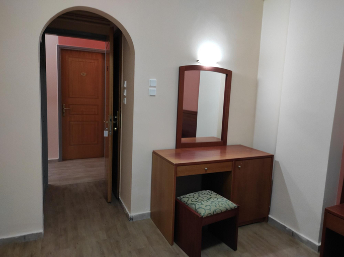 Others 5, Hotel Lido, Attica