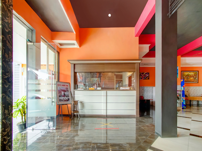Public Area 5, OYO 90151 Guest House 180, Malang