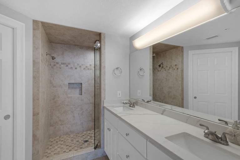 Bathroom 3, Treasure Island 2105, Bay