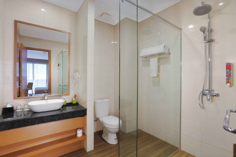 Bathroom 5, favehotel Nagoya - Batam, Batam