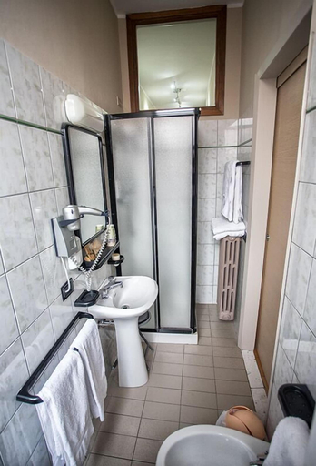 Bathroom 4, Hotel Novara, Verbano-Cusio-Ossola