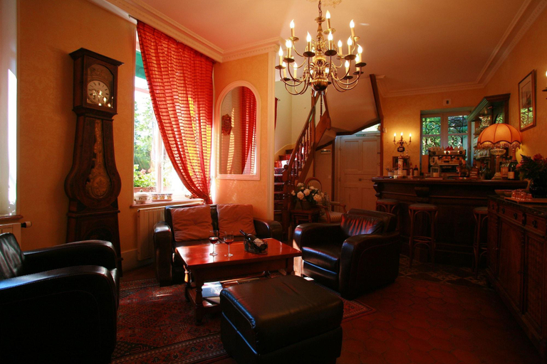 Public Area 4, Chateau de Challanges, Côte-d'Or
