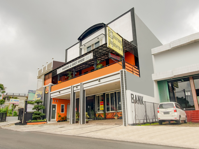Exterior & Views 2, OYO 90151 Guest House 180, Malang