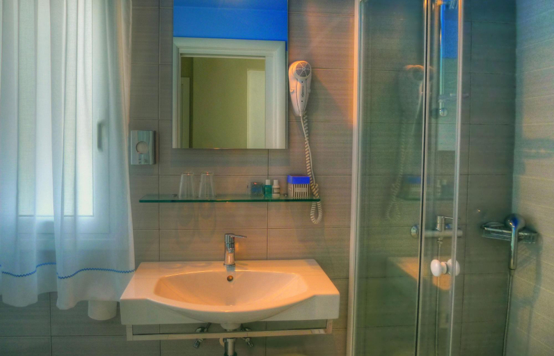 Bathroom 5, Sidari Beach Hotel, Ionian Islands
