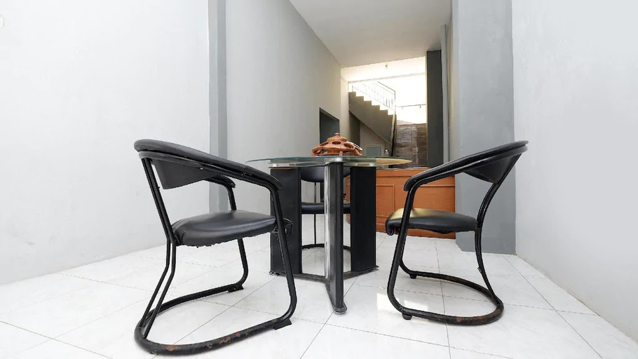 Others, Djuragan Kamar Tiara, Semarang