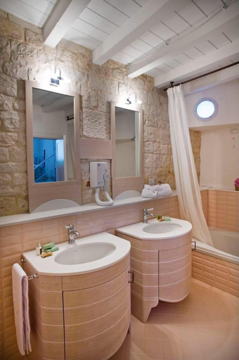 Bathroom 5, Trullo Il Cantastorie, Bari