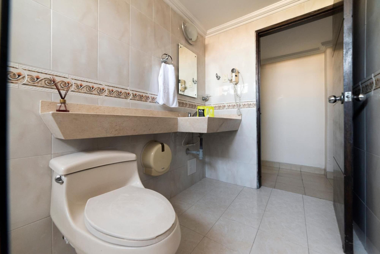 Bathroom 4, Hotel Sorrento, Barranquilla