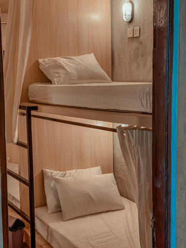 Bedroom 2, Holistic Pod Hostel, Badung